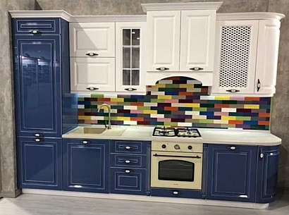 Кухня и морские оттенки синего цвета